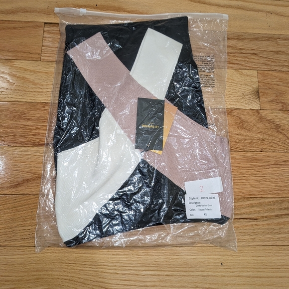 9. NWT LE SUPERBE DRINKS ON YOU DRESS - Picture 6 of 6